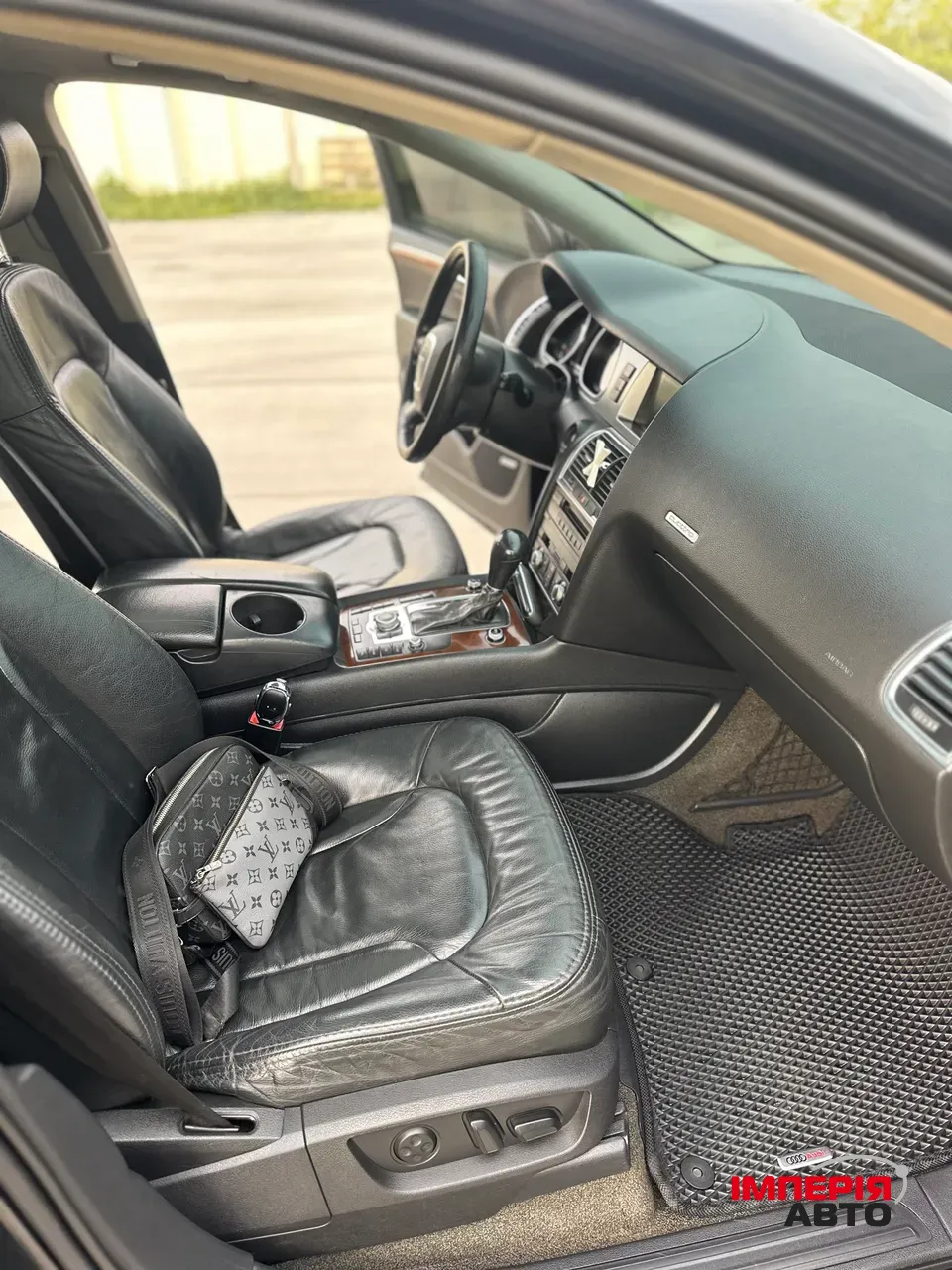 Audi Q7 - фото 10