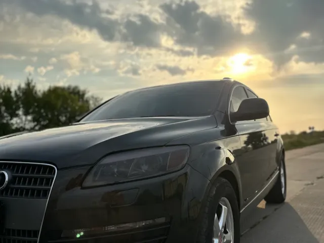 Audi Q7 - фото 2