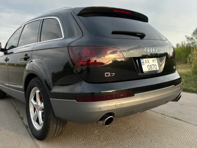 Audi Q7 - фото 5