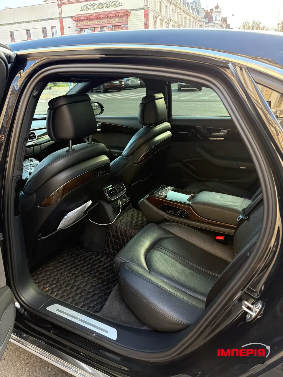 Audi A8 - фото 5