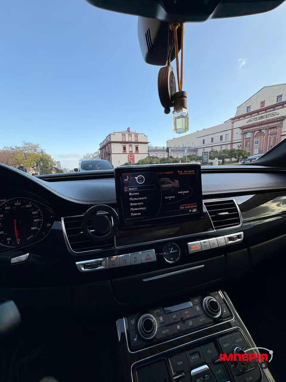 Audi A8 - фото 12