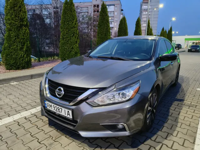 Nissan Altima - фото 1