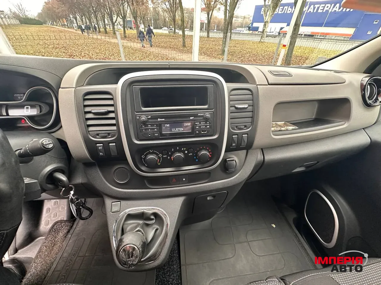 Renault Trafic - фото 13