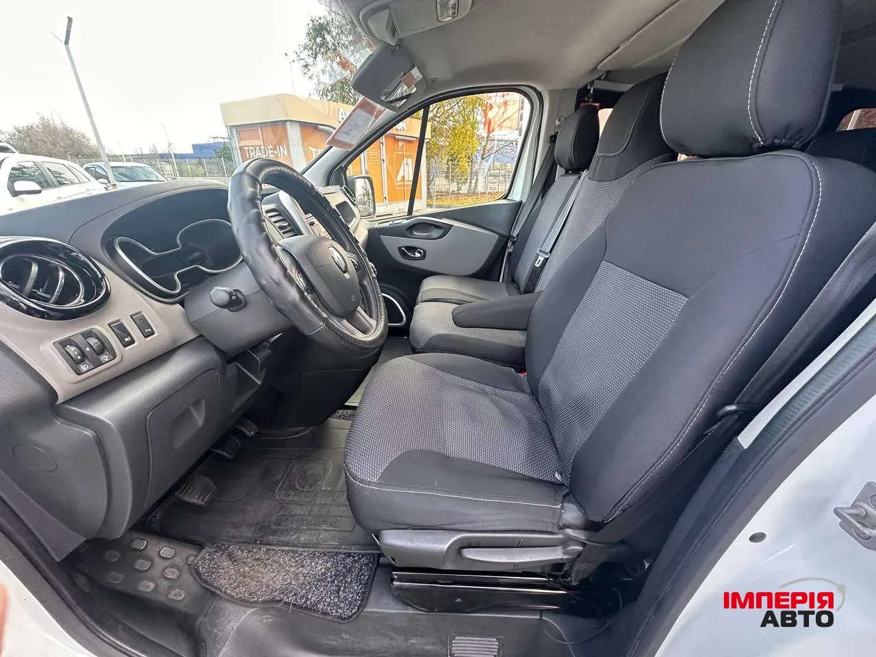 Renault Trafic - фото 9