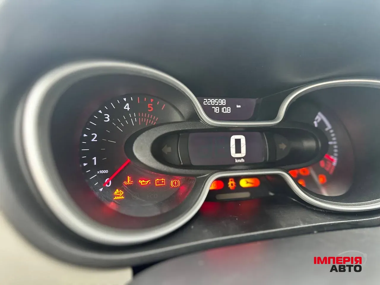 Renault Trafic - фото 12