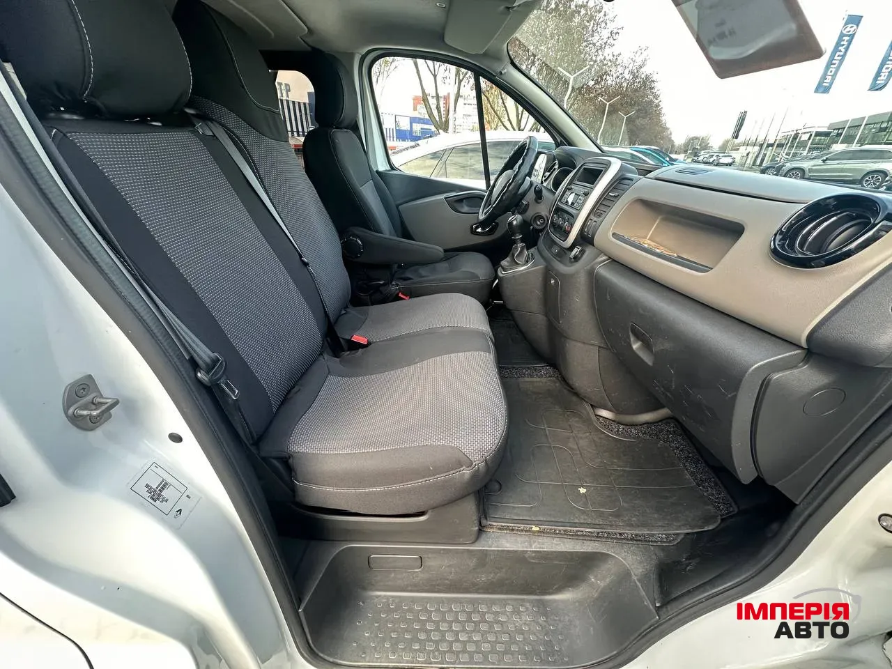 Renault Trafic - фото 10