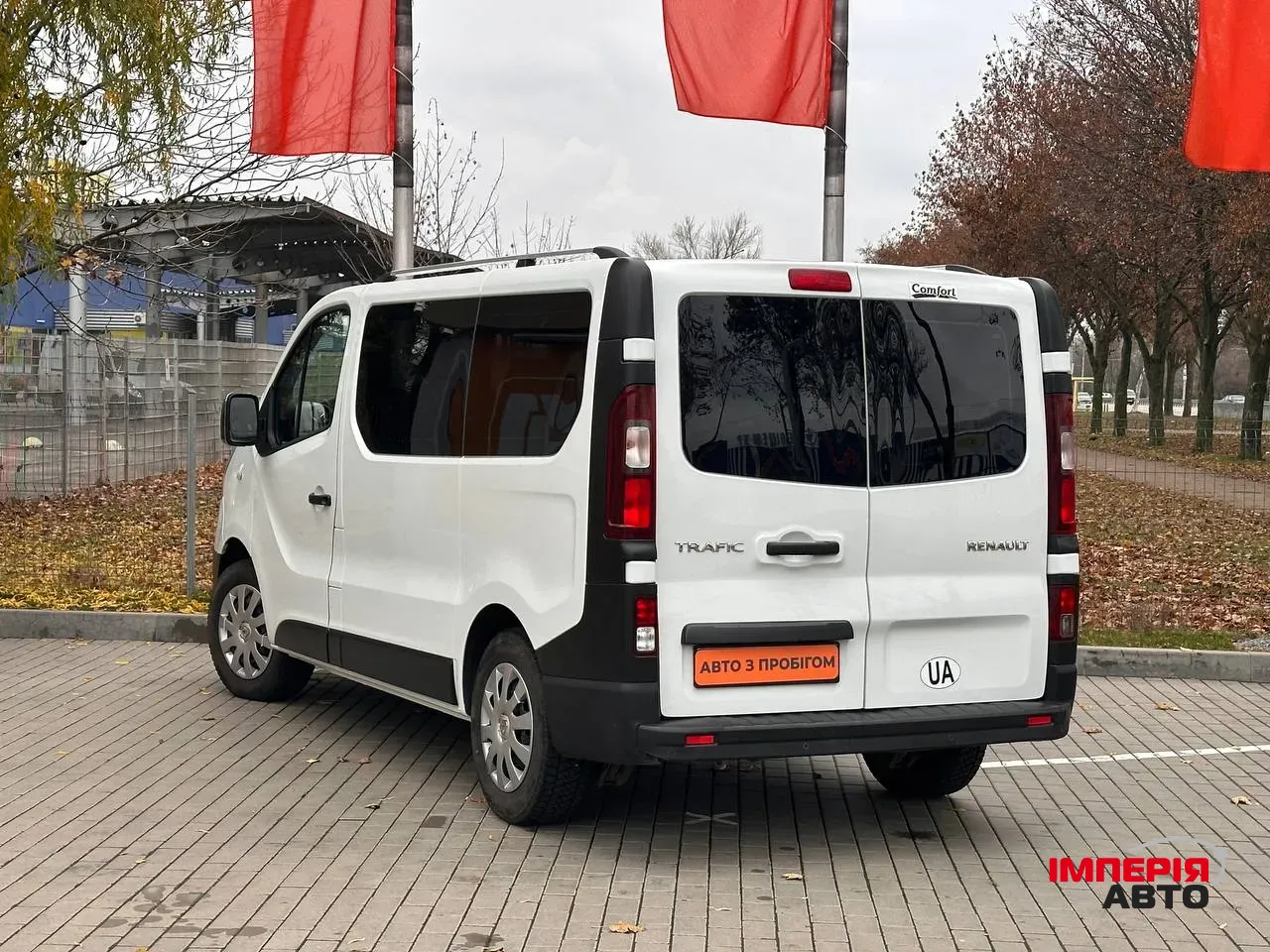 Renault Trafic - фото 8