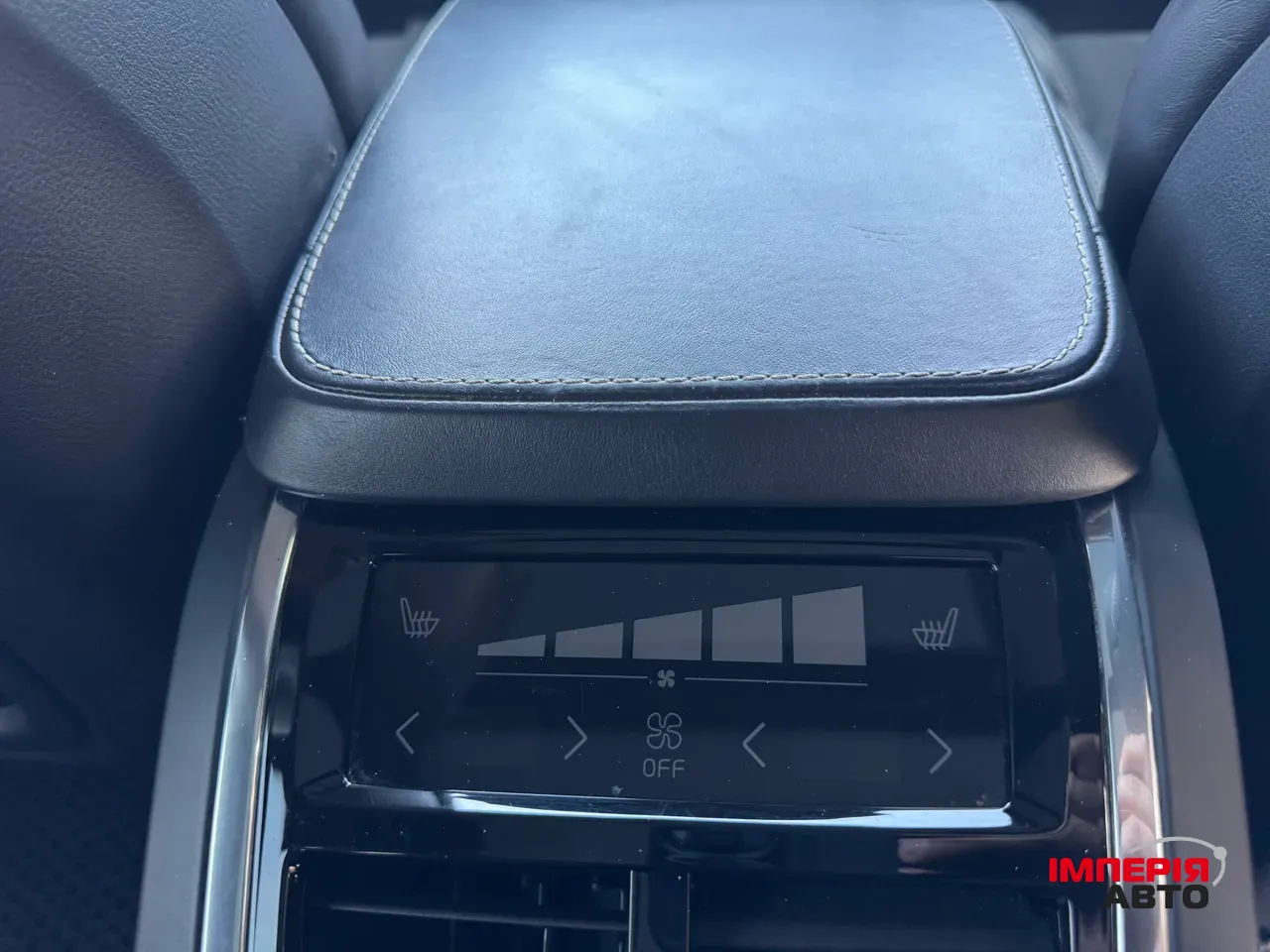 Volvo XC90 - фото 11