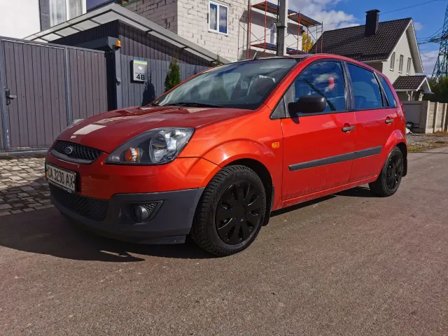 Ford Fiesta - фото 1