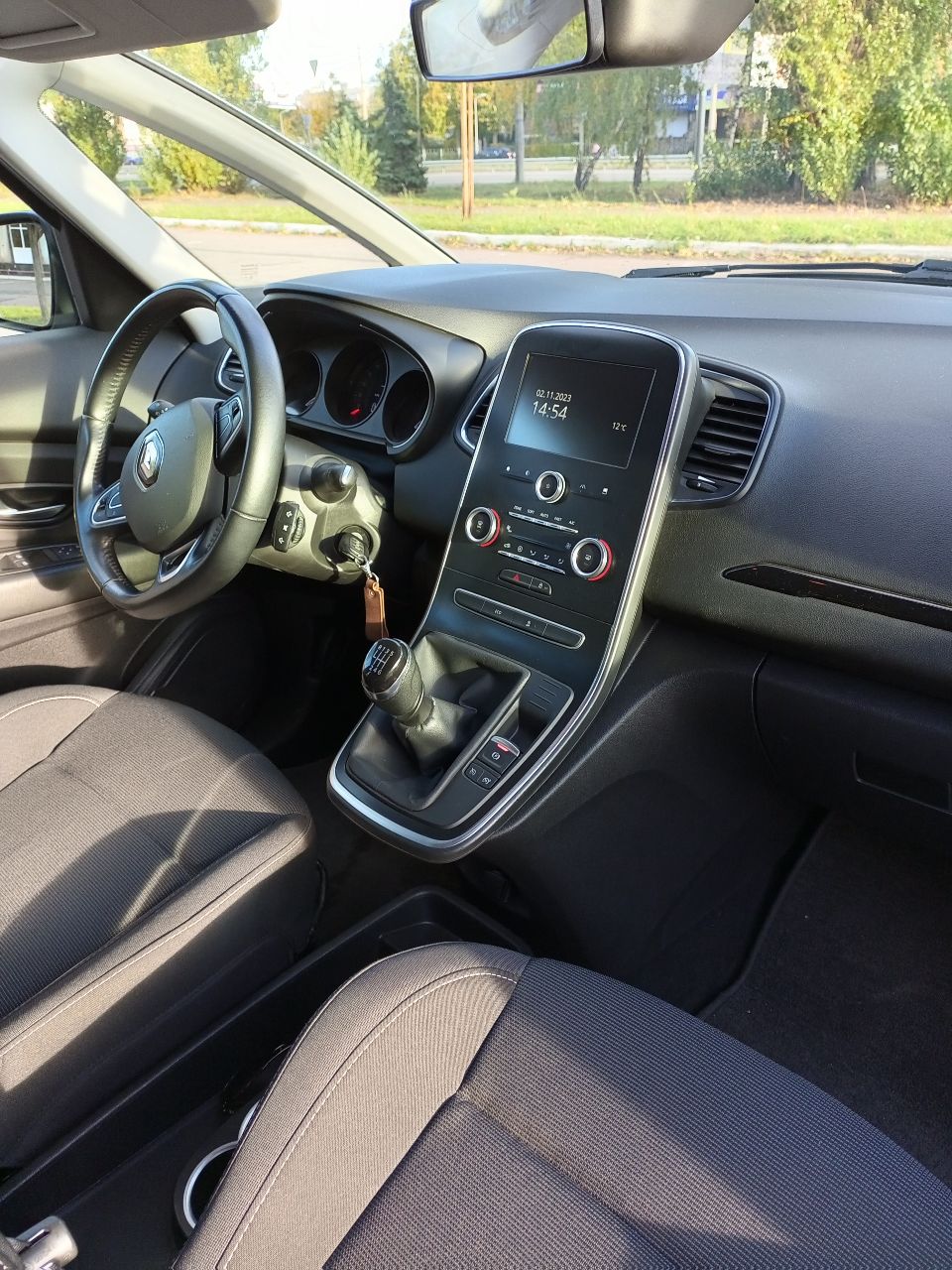 Renault Scenic - фото 6