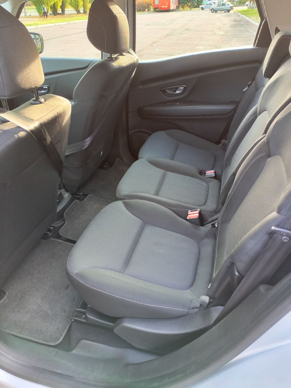 Renault Scenic - фото 8