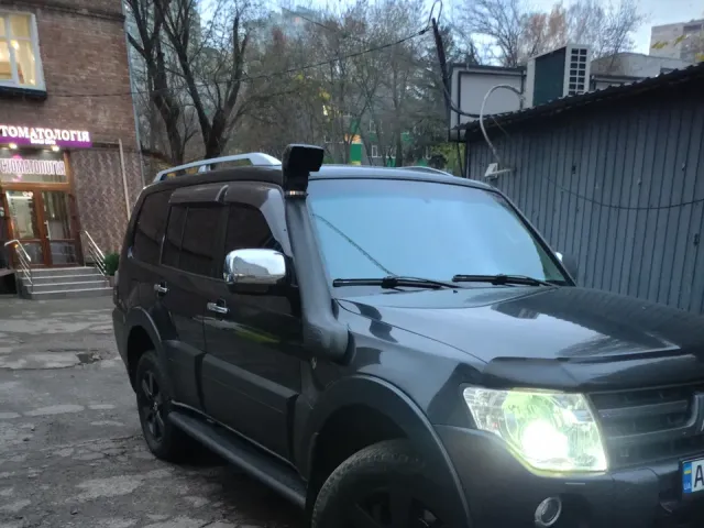 Mitsubishi Pajero - фото 1