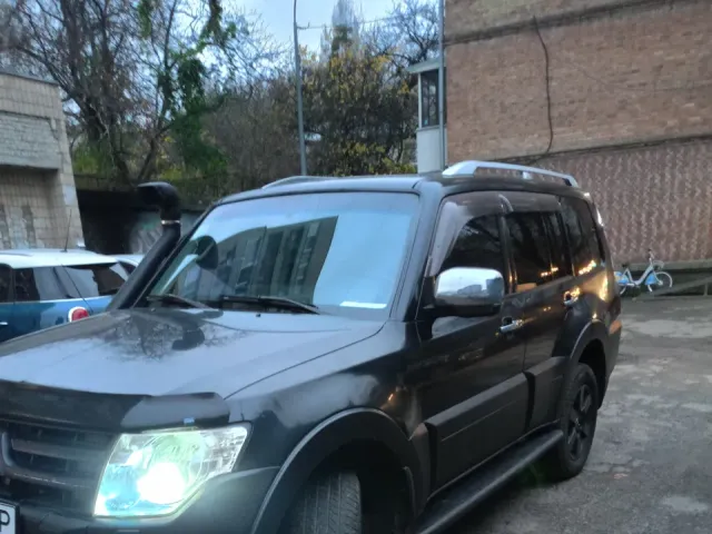 Mitsubishi Pajero - фото 2