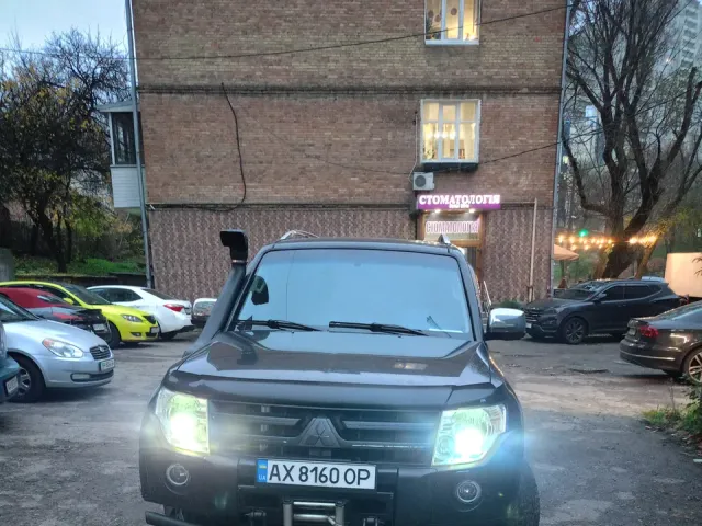 Mitsubishi Pajero - фото 3
