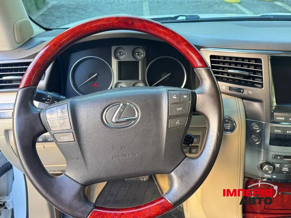 Lexus LX - фото 5