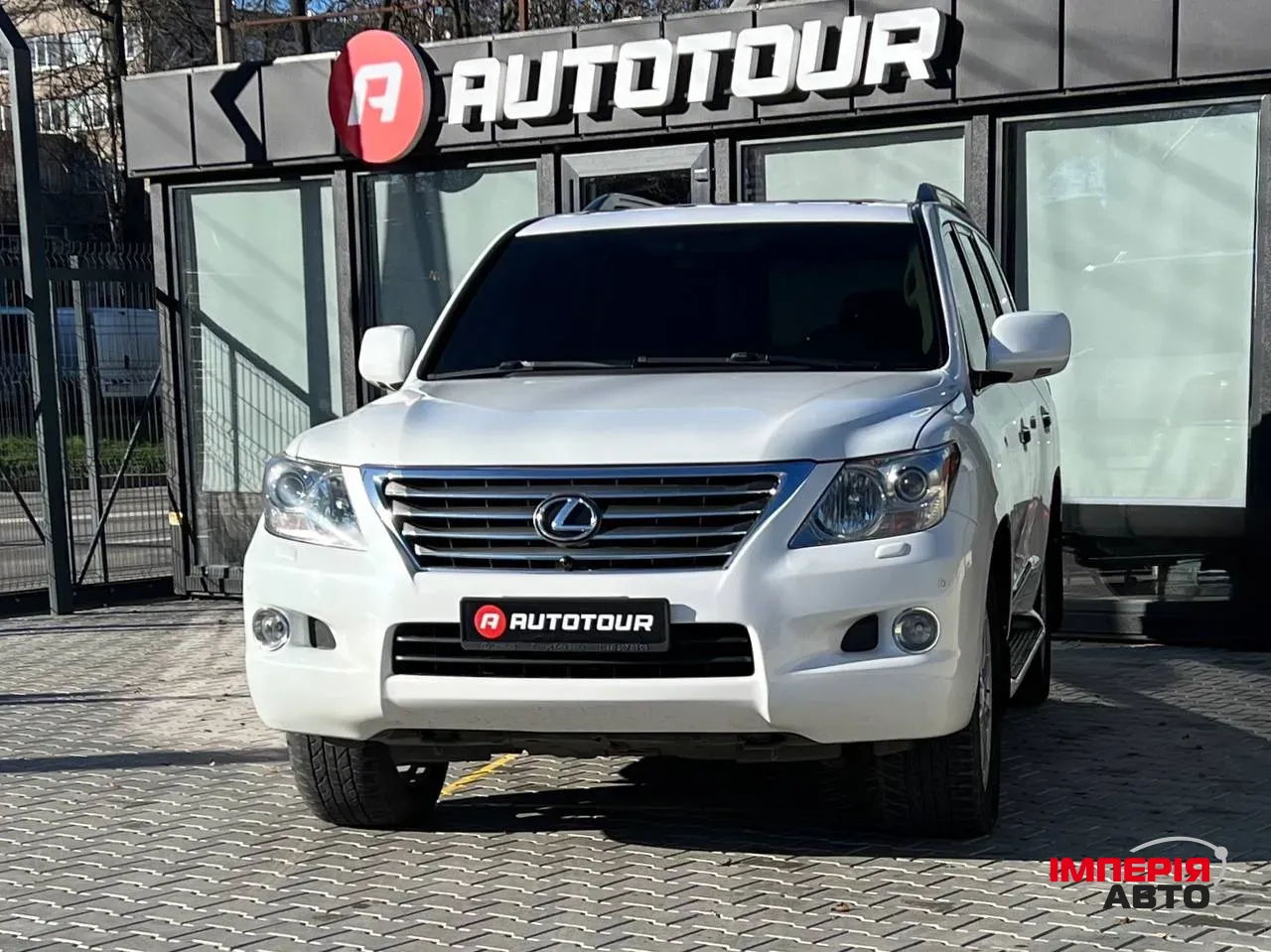 Lexus LX - фото 1