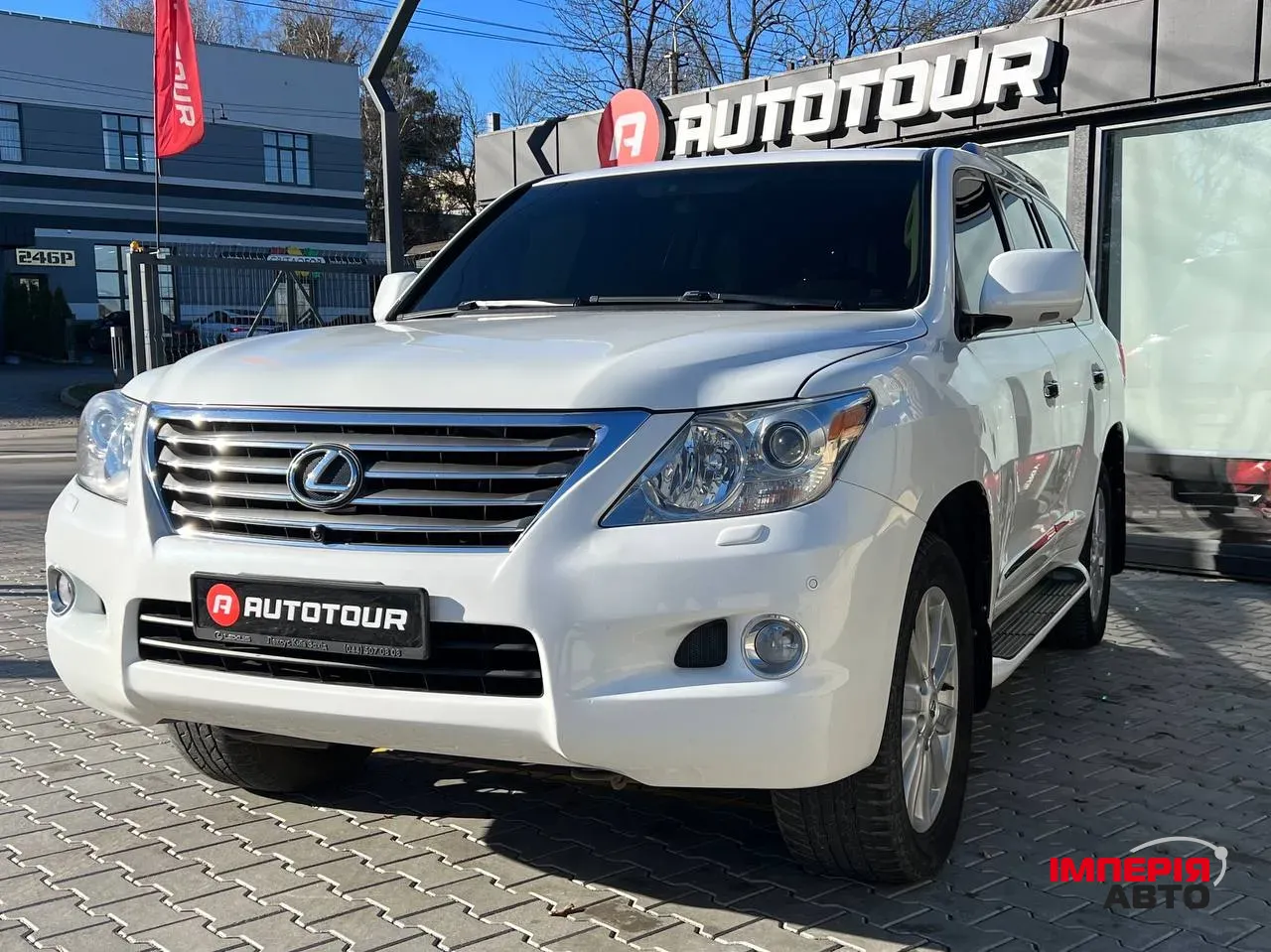 Lexus LX - фото 2