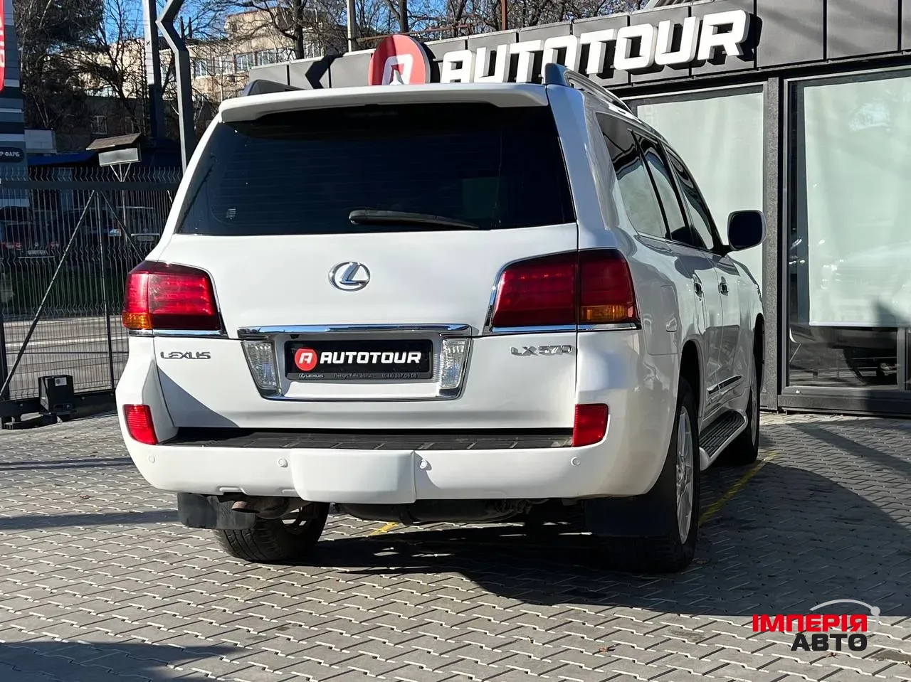 Lexus LX - фото 12