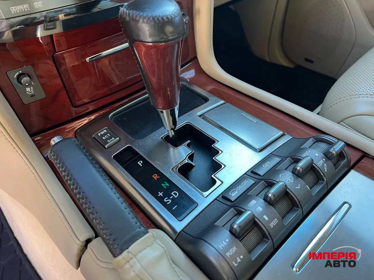 Lexus LX - фото 7