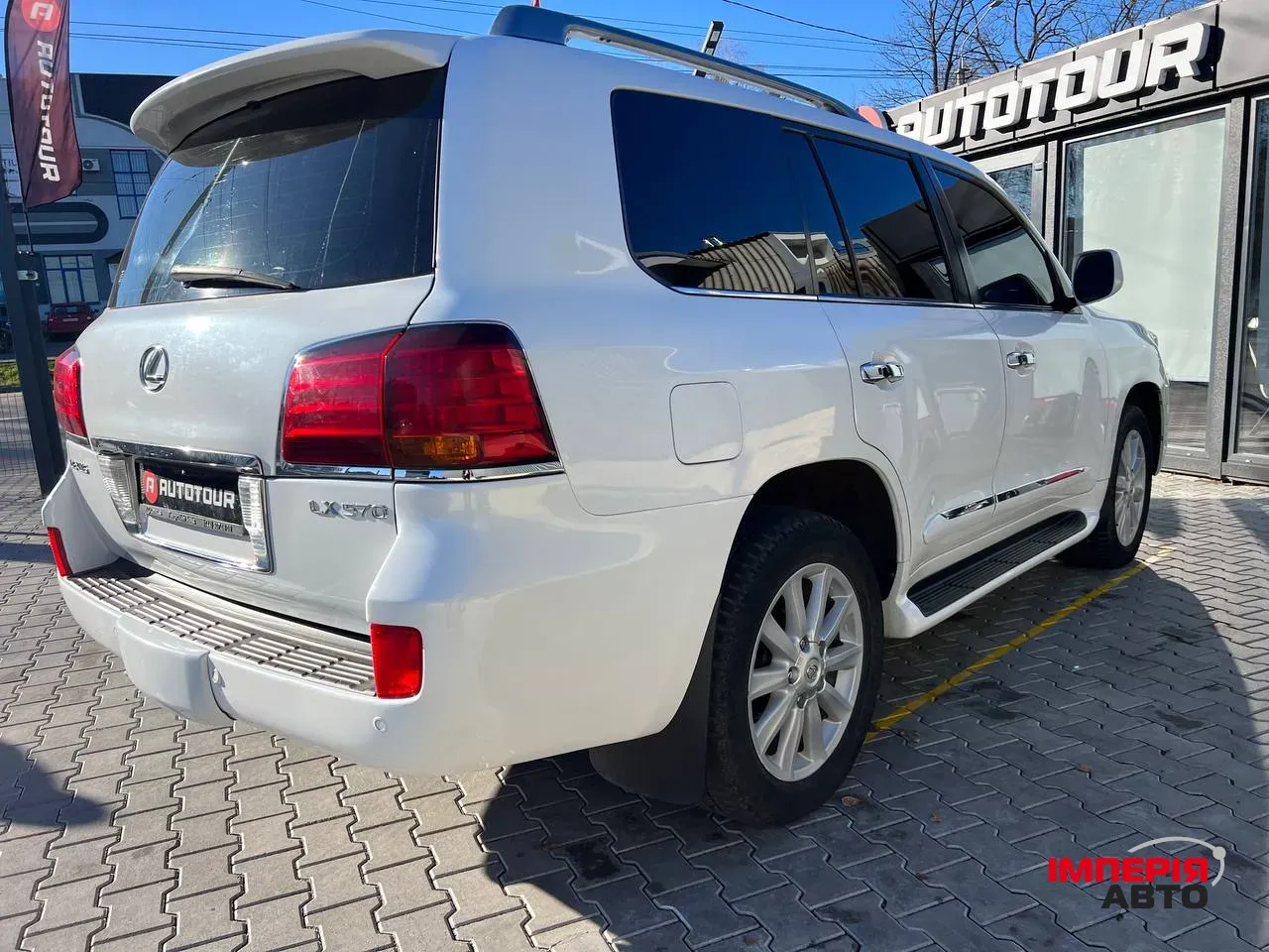 Lexus LX - фото 11