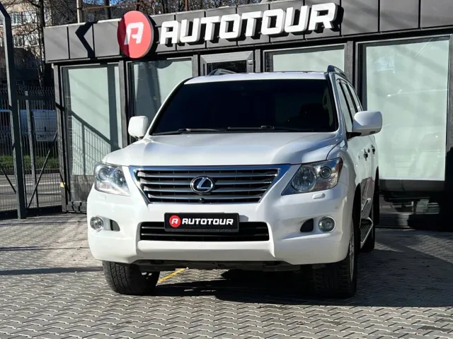 Lexus LX - фото 1