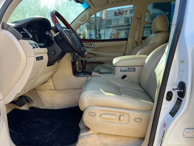 Lexus LX - фото 4