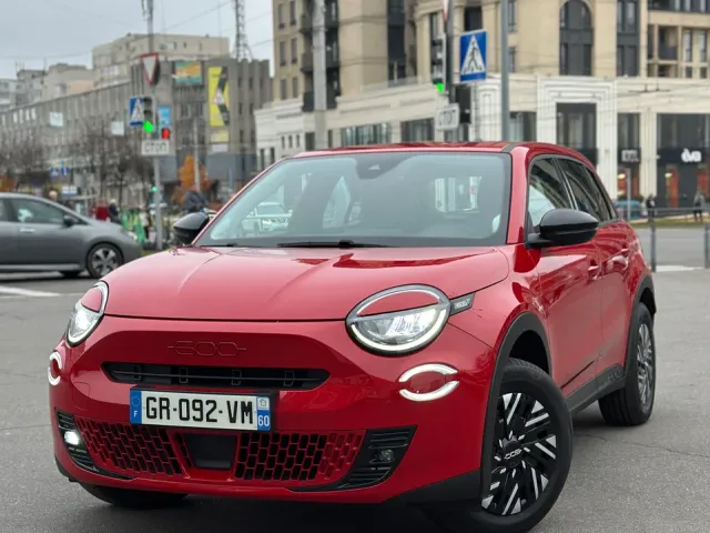 Fiat 600e - фото 1