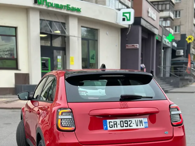 Fiat 600e - фото 3