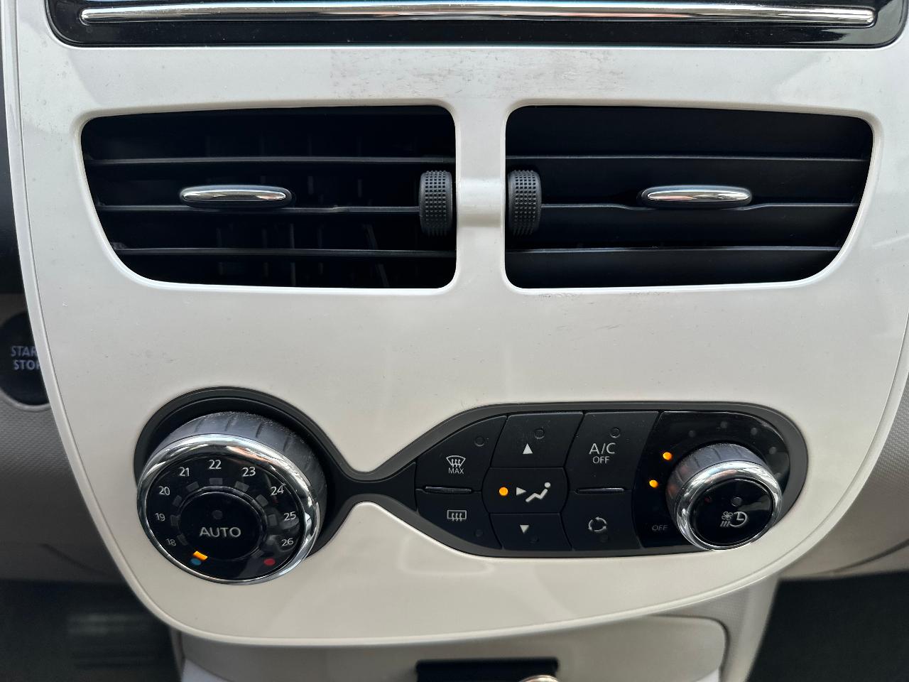 Renault ZOE - фото 26