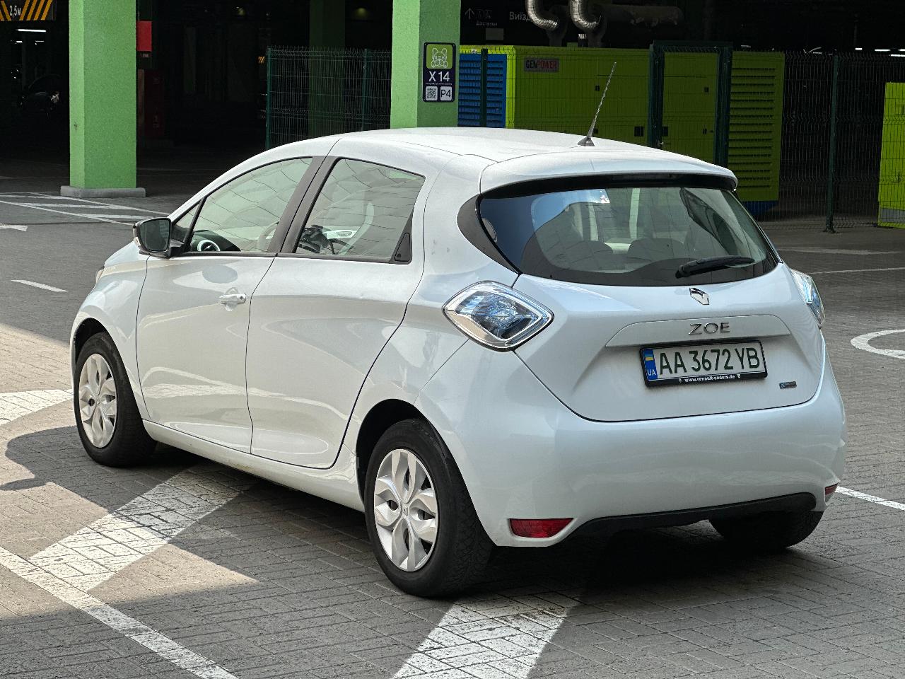 Renault ZOE - фото 17