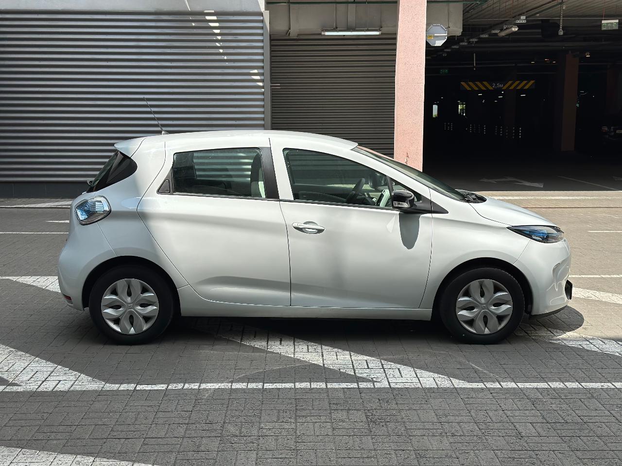 Renault ZOE - фото 14