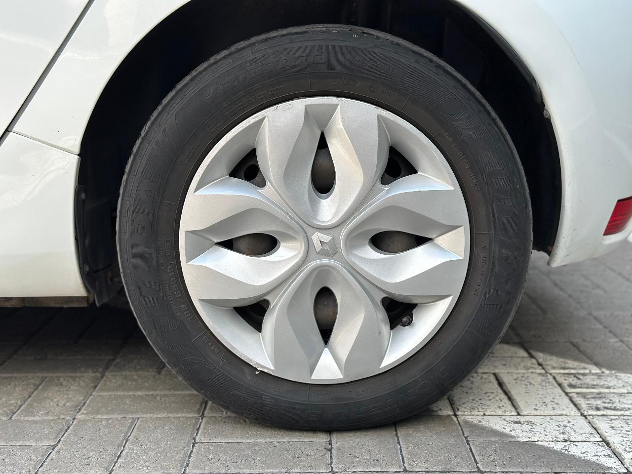 Renault ZOE - фото 8