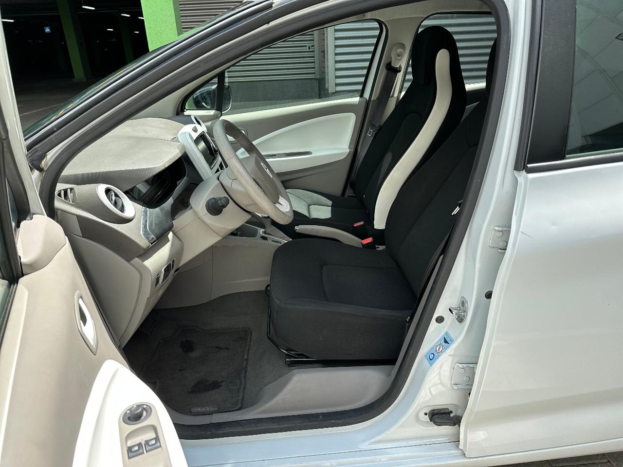 Renault ZOE - фото 10