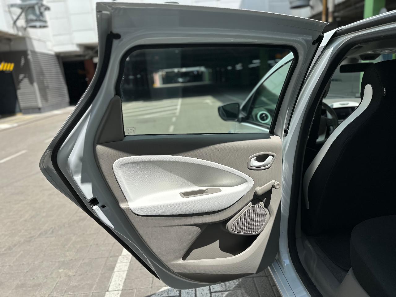 Renault ZOE - фото 9