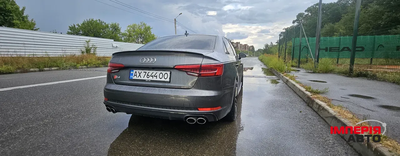 Audi S4 - фото 8