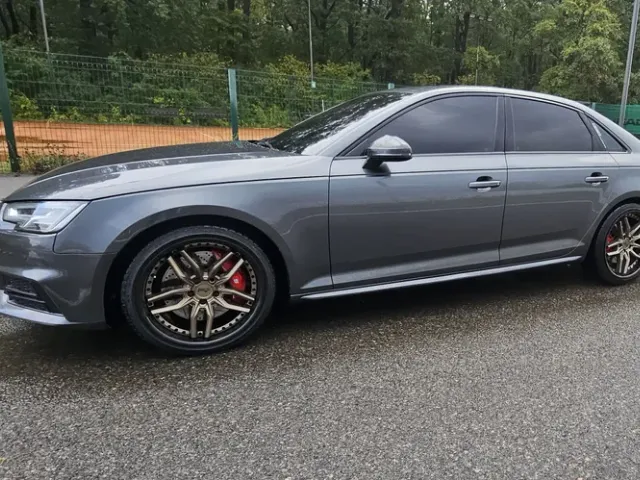 Audi S4 - фото 2