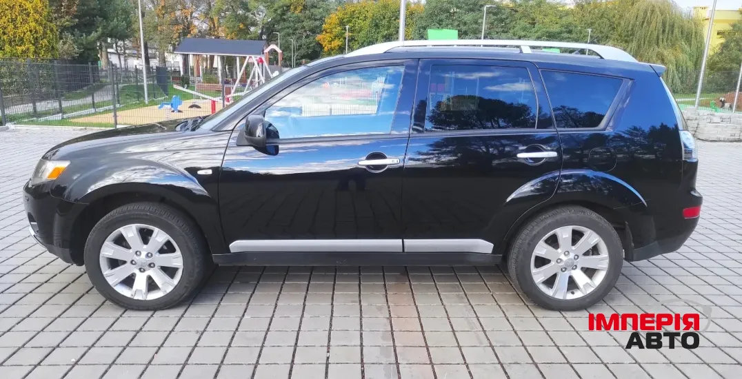 Mitsubishi Outlander - фото 3