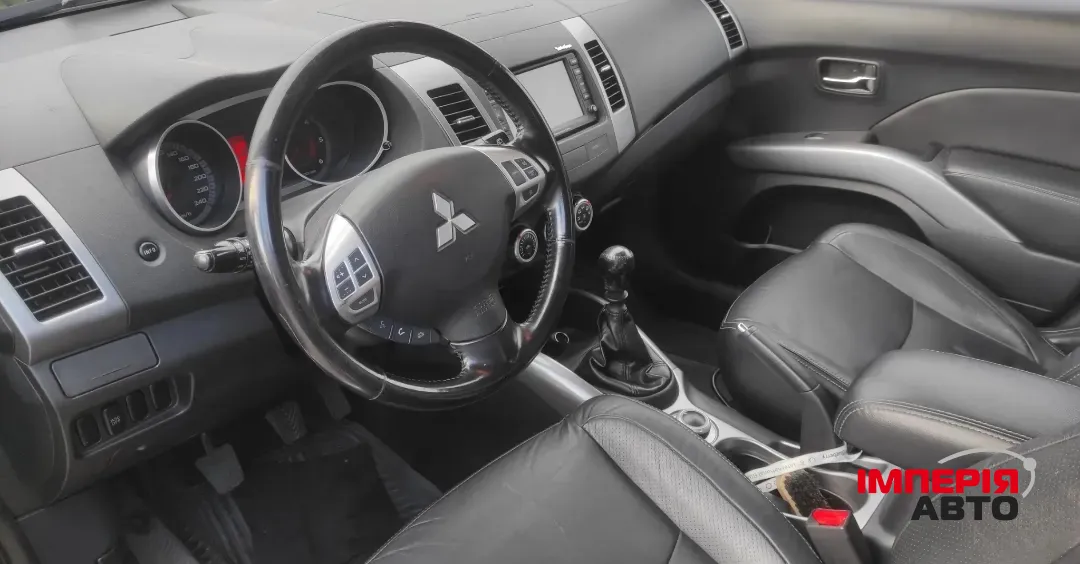 Mitsubishi Outlander - фото 7