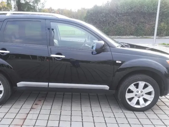 Mitsubishi Outlander - фото 5