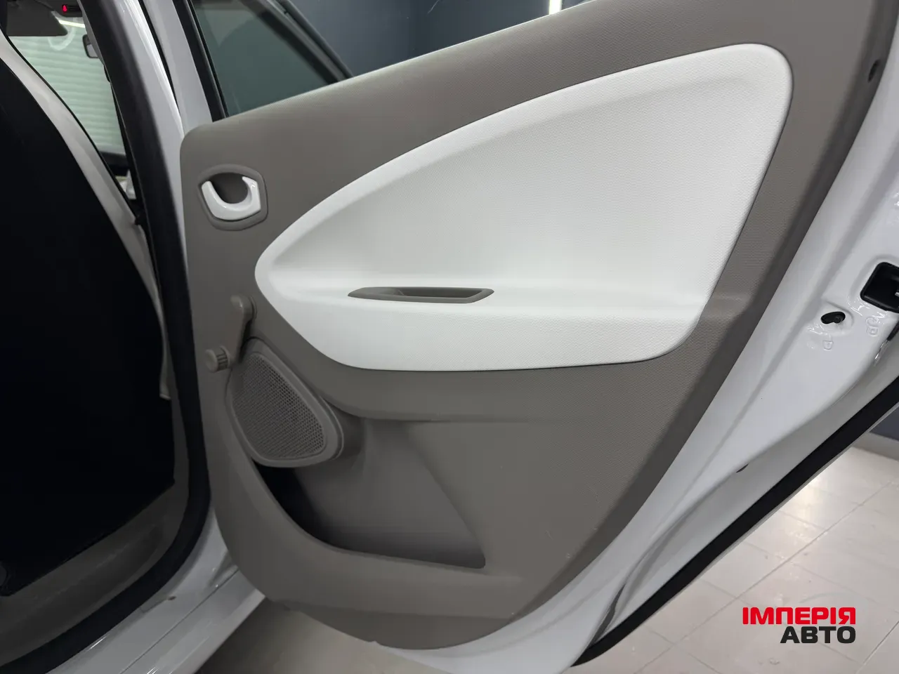 Renault ZOE - фото 27