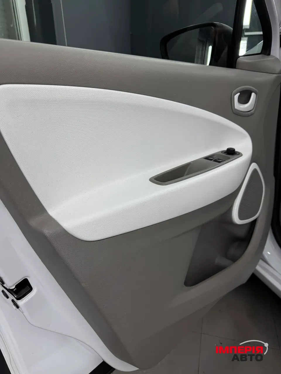 Renault ZOE - фото 17