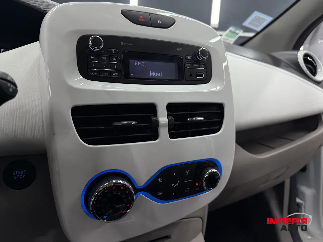 Renault ZOE - фото 36