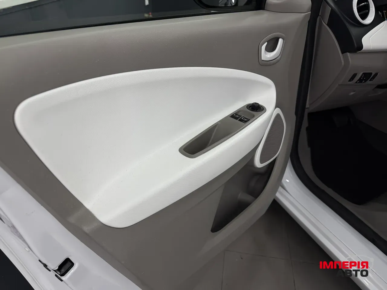 Renault ZOE - фото 19