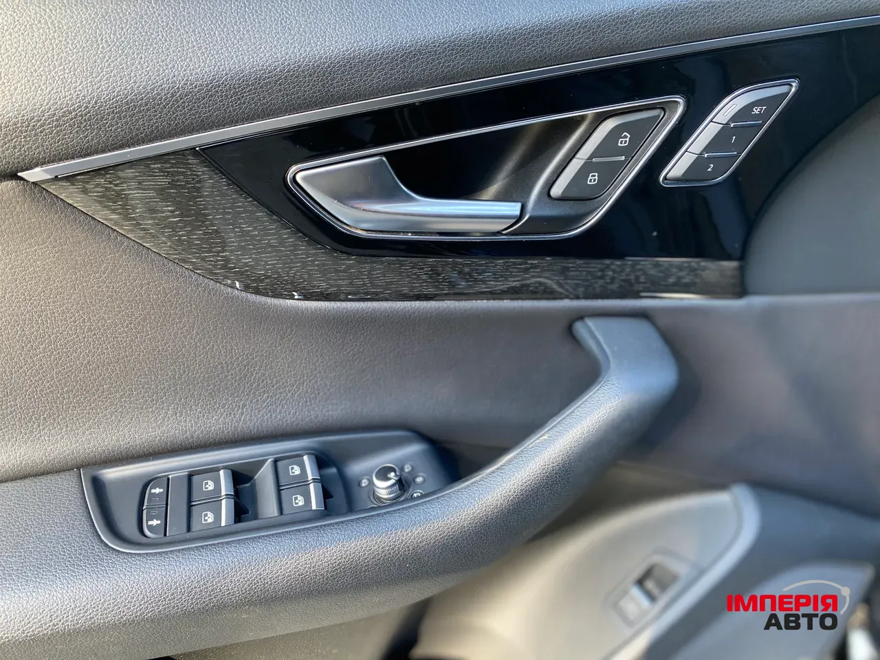 Audi Q7 - фото 23