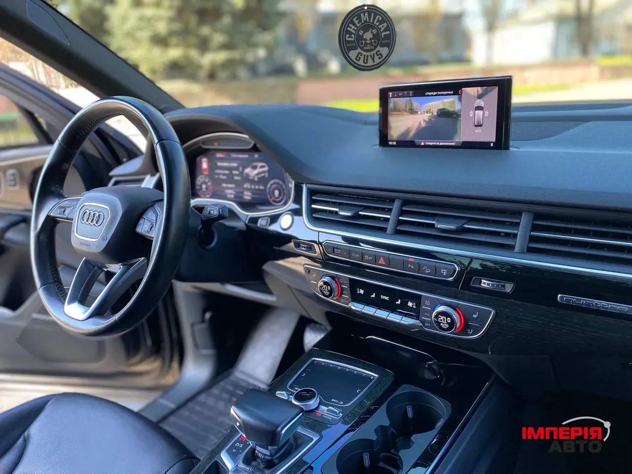 Audi Q7 - фото 17