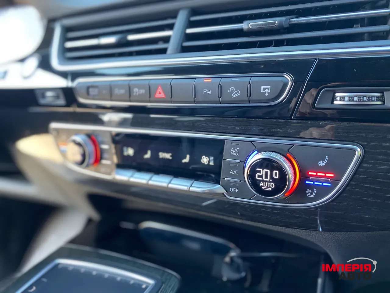 Audi Q7 - фото 18