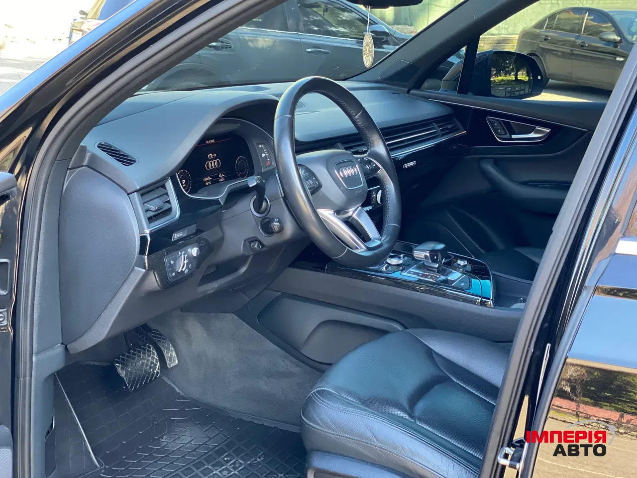 Audi Q7 - фото 7