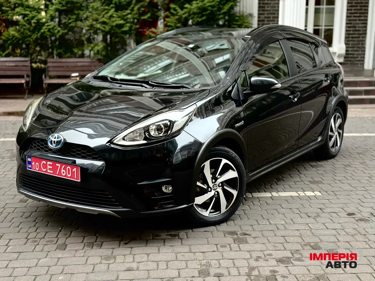 Toyota Aqua - фото 2