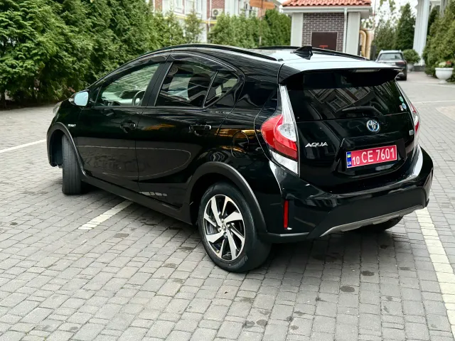 Toyota Aqua - фото 4