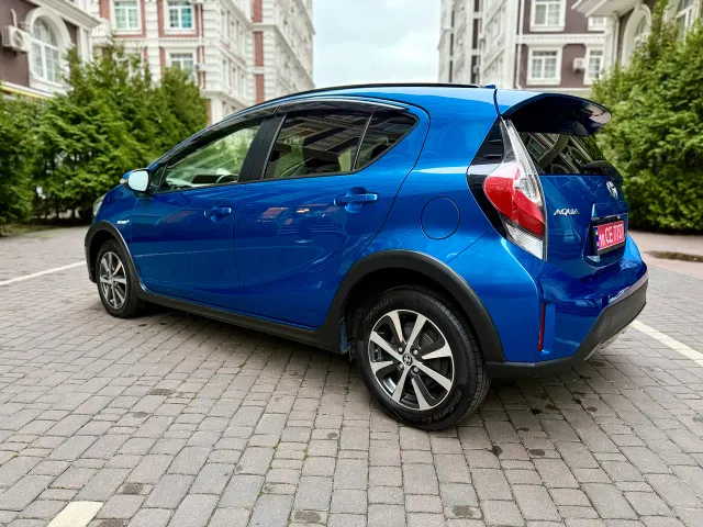 Toyota Aqua - фото 5